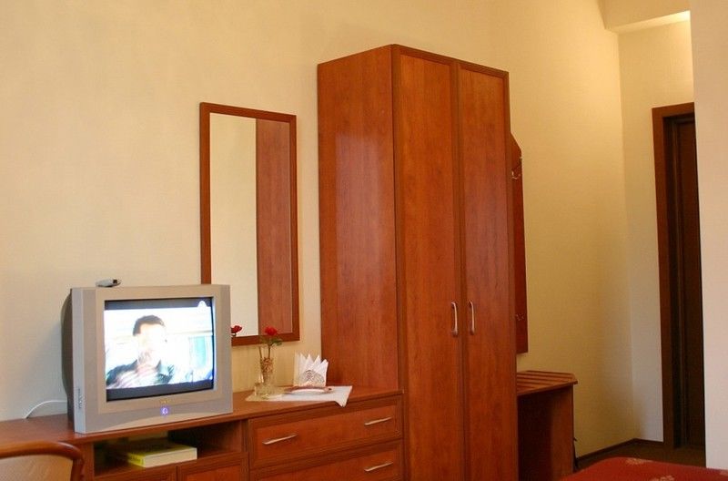 Hotel Kharkov Bagian luar foto