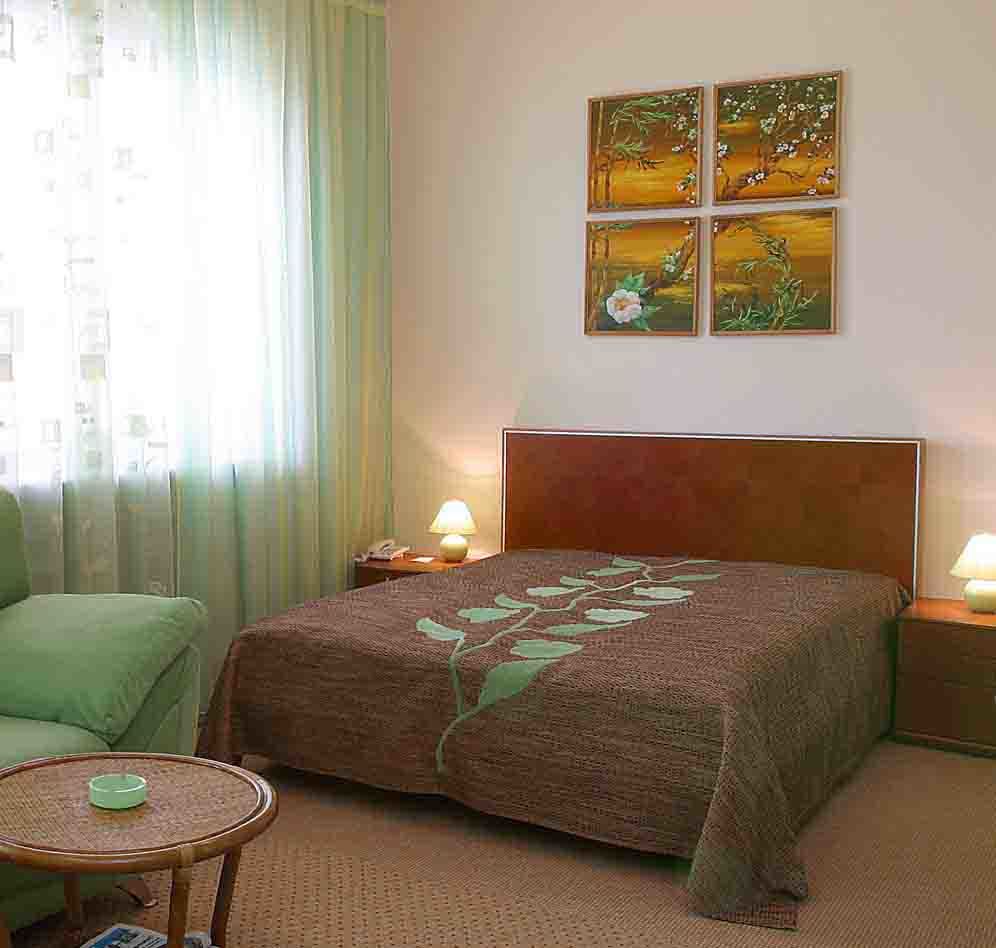 Hotel Kharkov Bagian luar foto