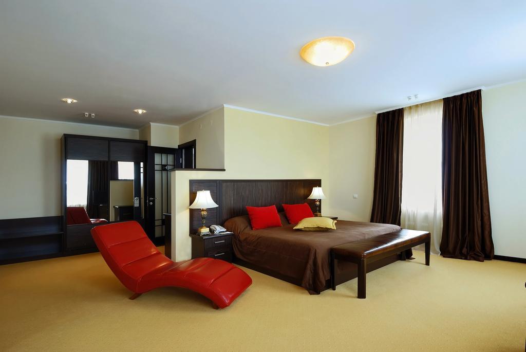 Hotel Kharkov Bagian luar foto
