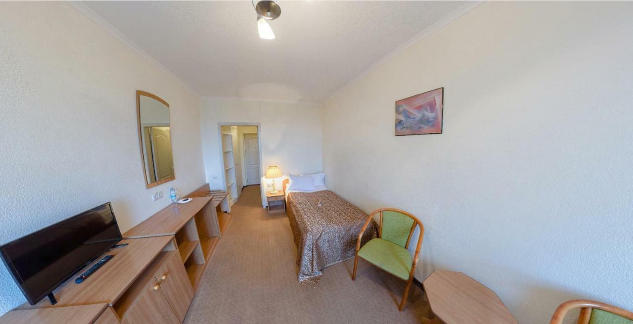 Hotel Kharkov Bagian luar foto