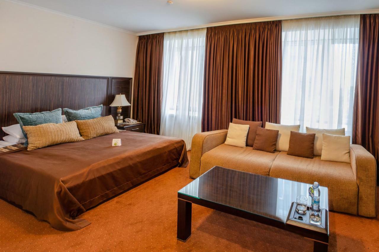 Hotel Kharkov Bagian luar foto