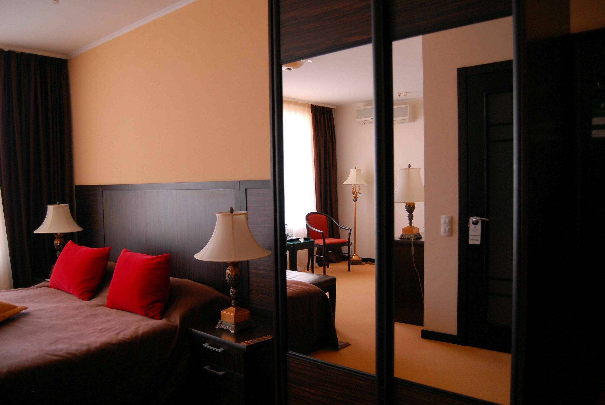 Hotel Kharkov Bagian luar foto